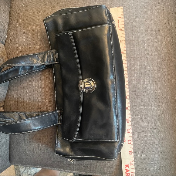 Perlina Leather Shoulder Bag - Picture 8 of 10